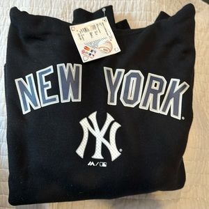 NWT Men’s Black NY Yankees Sweatshirt. Size Small